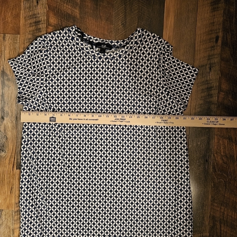 Women's AGB Dress Geometric Print Shift Dress - Picture 6 of 7